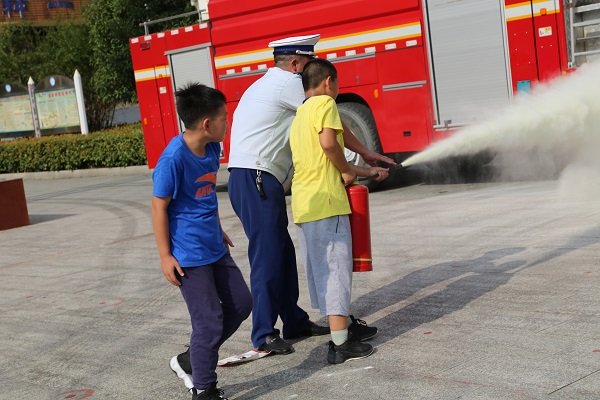 洞口思源实验黉舍开展消防安全培训及消防器材实操演练运动