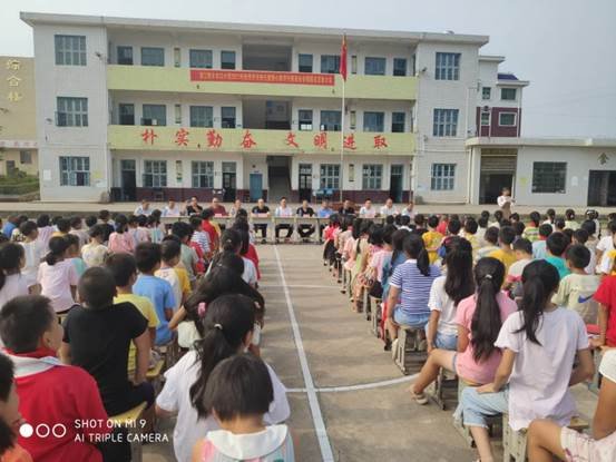 新宁这个黉舍的校友谊系母校，良好门生教师获奖了