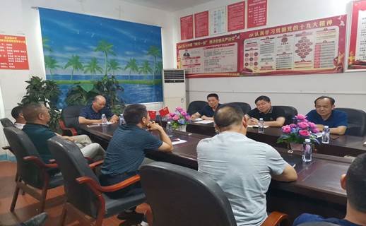 在关怀中雕琢前行