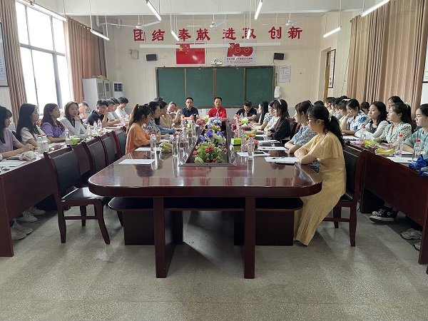 湘中幼专来洞口县开展实习生工作检查调研运动