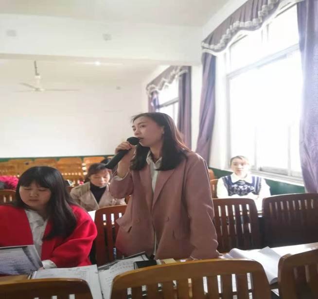 校本研修浓学风 思想碰撞促提拔