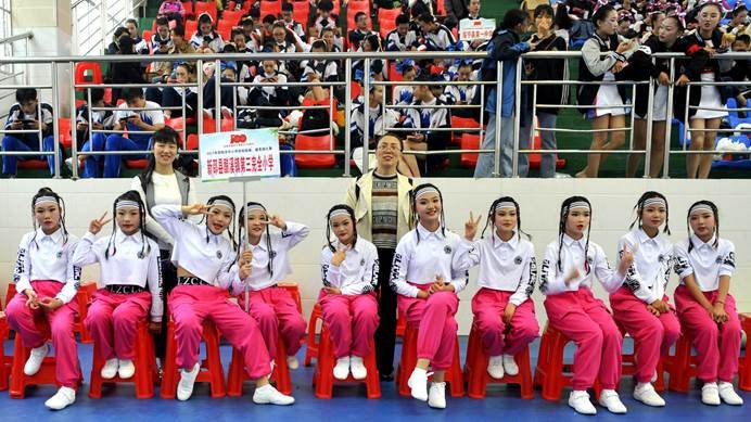 新邵县第三完全小学参加2021年邵阳市小啦啦操比赛获佳绩