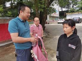 温暖情系校园，关爱留守儿童