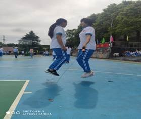 “绳”采飞扬，舞动青春——梽木山中学跳绳比赛