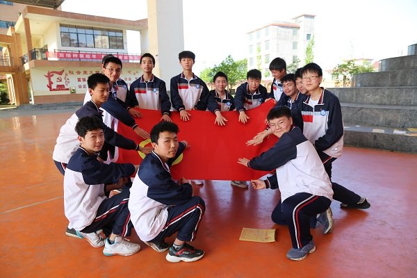 洞口思源实验黉舍举行庆祝“五四”青年节暨入团仪式