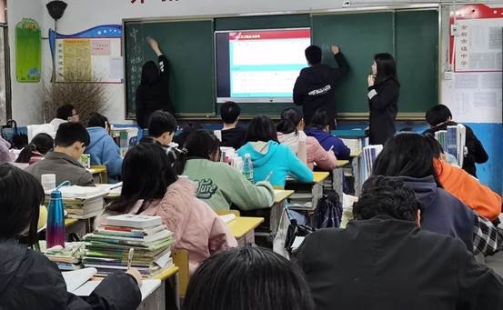 青年教师展风采,教学比武促提拔