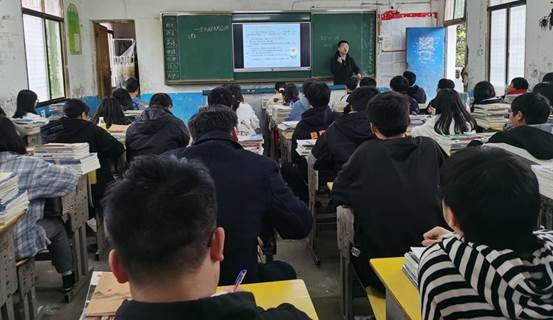 青年教师展风采,教学比武促提拔