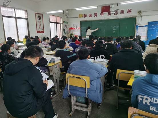 青年教师展风采,教学比武促提拔