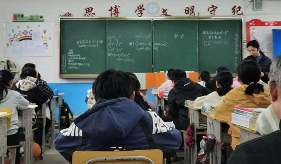 青年教师展风采,教学比武促提拔