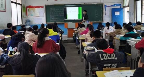 青年教师展风采,教学比武促提拔