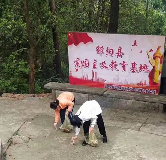 邵阳县白仓镇中学举行清明祭英烈运动