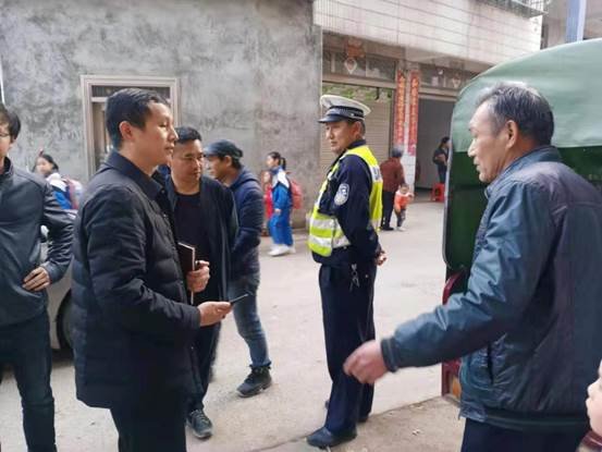 邵阳县下花桥镇中间完小开展黉舍周边交通安全专项整治运动