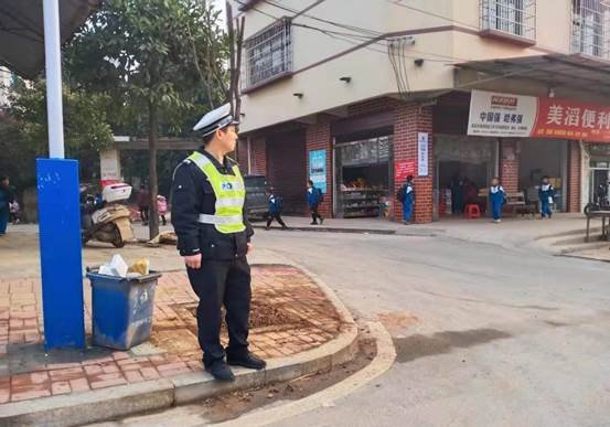 邵阳县下花桥镇中间完小开展黉舍周边交通安全专项整治运动