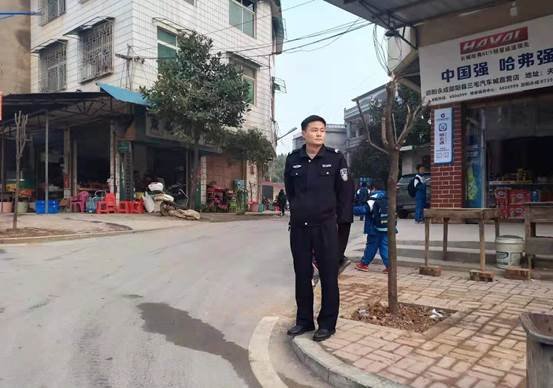 邵阳县下花桥镇中间完小开展黉舍周边交通安全专项整治运动