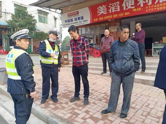 邵阳县下花桥镇中间完小开展黉舍周边交通安全专项整治运动