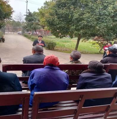 邵阳县白仓镇中间完小“学雷锋、爱心传递敬老院”运动