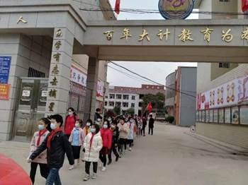 邵阳县白仓镇中间完小“学雷锋、爱心传递敬老院”运动