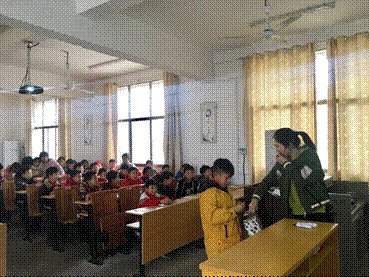 金称市镇中间完小举行生理健康课教学比武