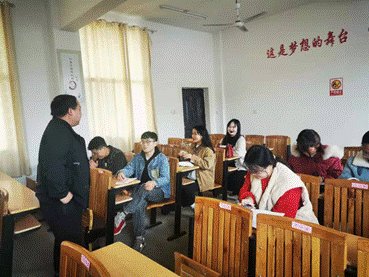 金称市镇中间完小举行生理健康课教学比武