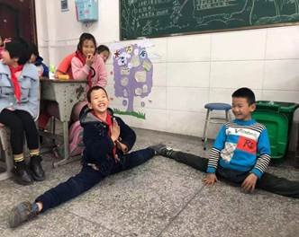 邵阳县白仓完小欢庆“留守儿童关爱日”