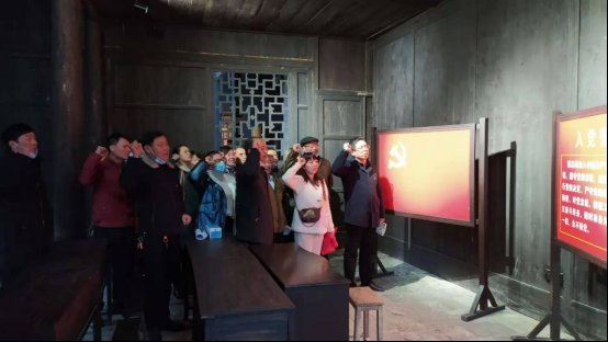 邵阳县白仓镇中学党支部赴“南方抗大”举行主题党日运动