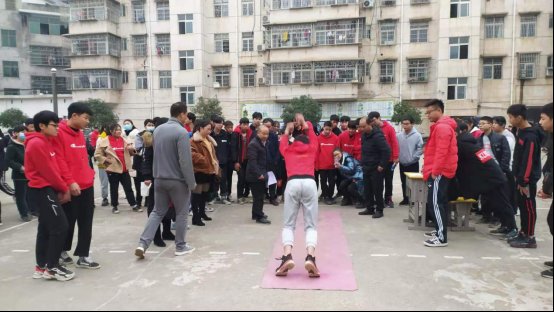 邵阳县白仓镇中学举行冬季活动会