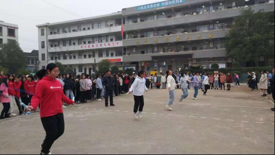 邵阳县白仓镇中学举行冬季活动会