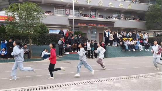 邵阳县白仓镇中学举行冬季活动会