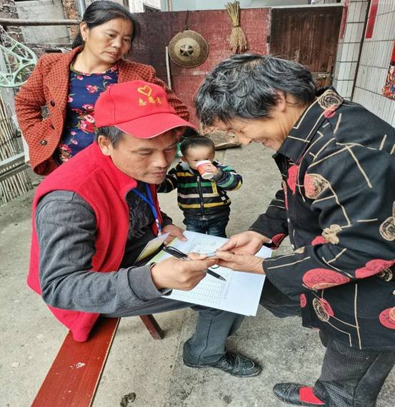 入户走访贫困户  教育扶贫暖人心