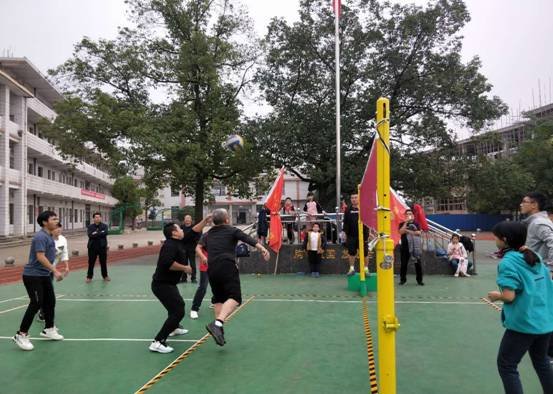 金称市镇举行首届教职工气排球比赛