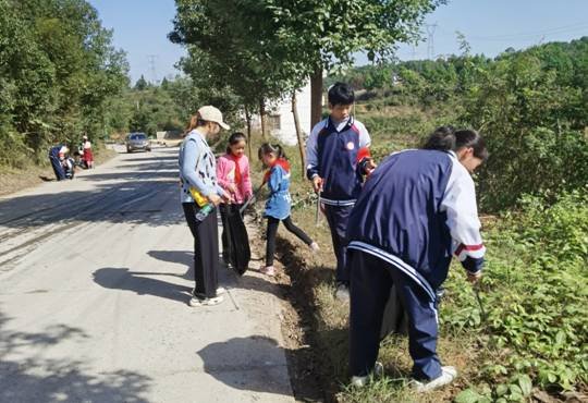 校际联谊搭平台，师生共同窗雷锋