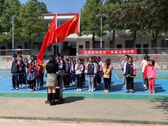 校际联谊搭平台，师生共同窗雷锋