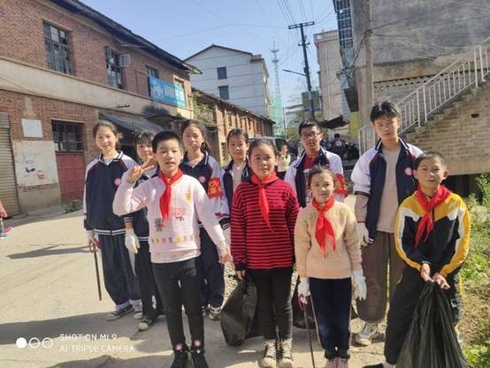 校际联谊搭平台，师生共同窗雷锋