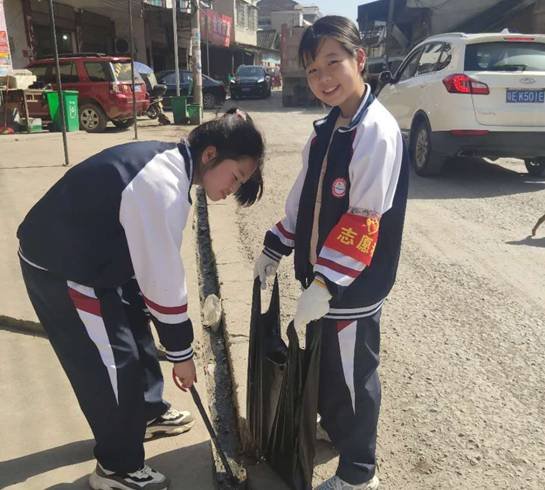 校际联谊搭平台，师生共同窗雷锋