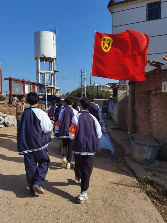 校际联谊搭平台，师生共同窗雷锋