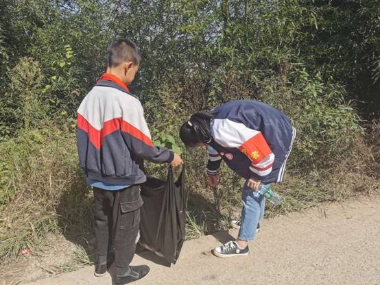 校际联谊搭平台，师生共同窗雷锋
