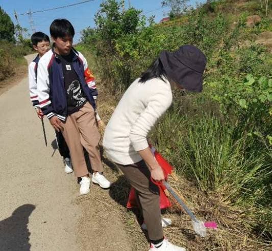 校际联谊搭平台，师生共同窗雷锋