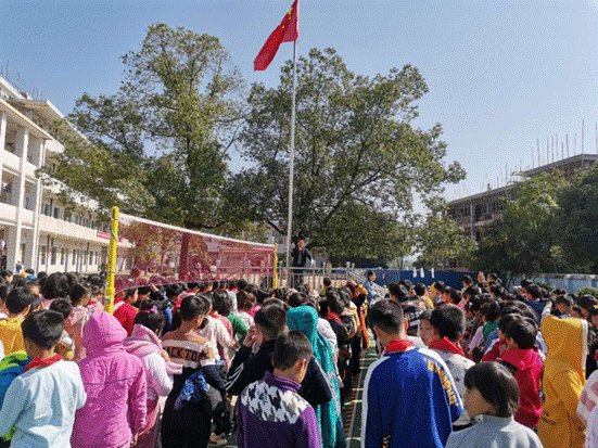 邵阳县金称市镇中间完小举行禁毒宣誓签名仪式