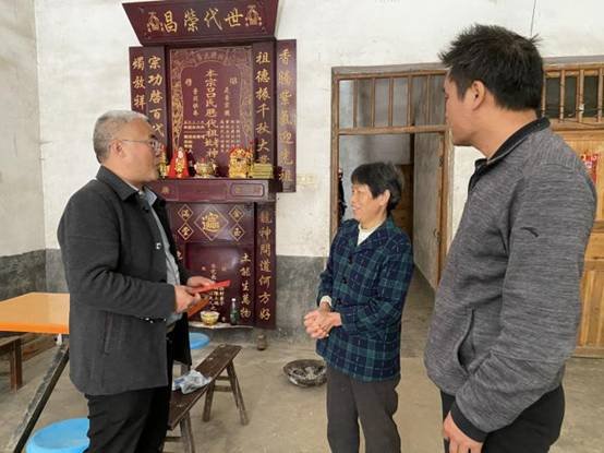 重阳送关爱 情暖斜阳红