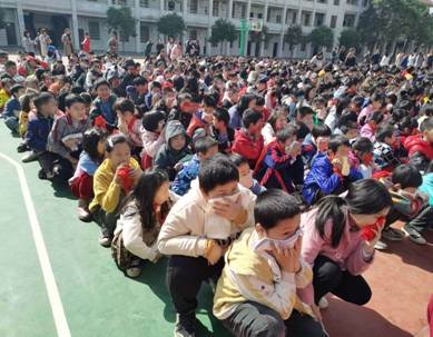 邵阳县白仓中间完小大型消防应急疏散演练