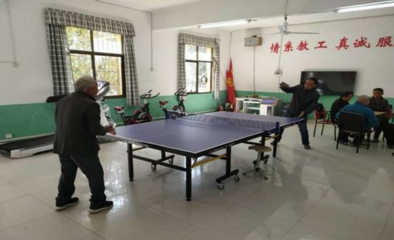 金称市芙蓉中学开展慰问退休教师运动