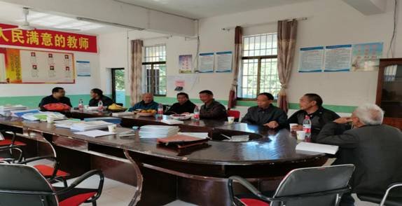 金称市芙蓉中学开展慰问退休教师运动