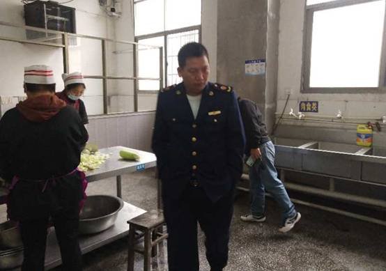 关于检查霞塘云各中小学黉舍食品安全工作