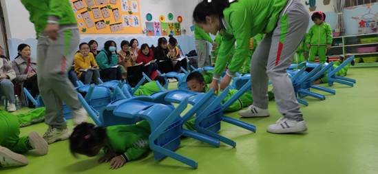 金称市镇中间黉舍开展幼儿园半日开放观摩研讨运动