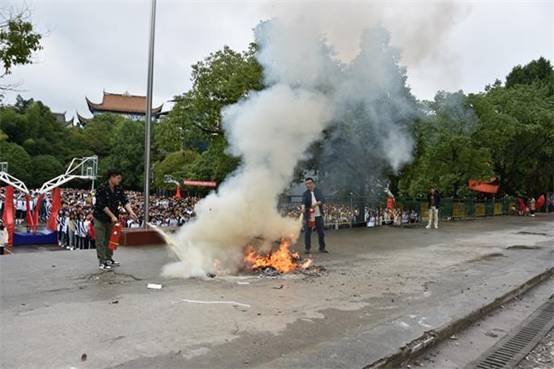 洞口四中举行2020年秋季疏散演练暨防火培训