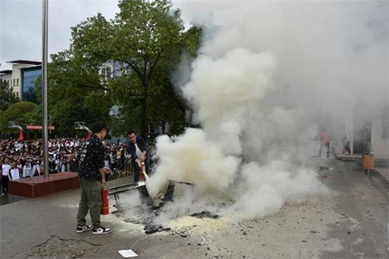 洞口四中举行2020年秋季疏散演练暨防火培训