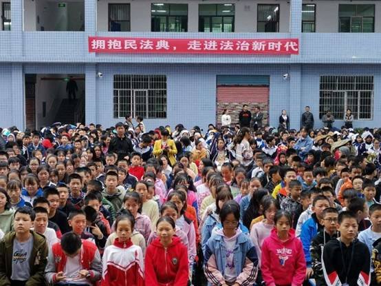 洞口县高沙镇中学召开法治宣传教育周运动动员大会