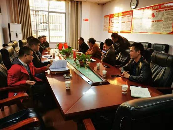 以人为本育桃李   以德育人馨满园