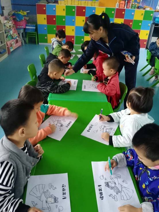 邵阳县白仓镇中间幼儿园开展庆“双节”运动