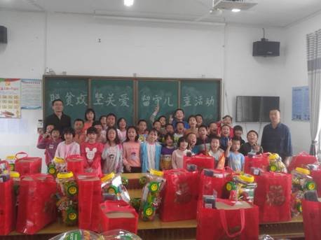 云山小学脱贫攻坚，关爱留守儿童